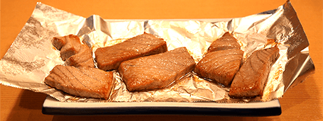 宴会向け料理(マグロのホホ肉焼き)